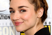 Crystal-reed-hairstyles-for-a-heart-shaped-face-side